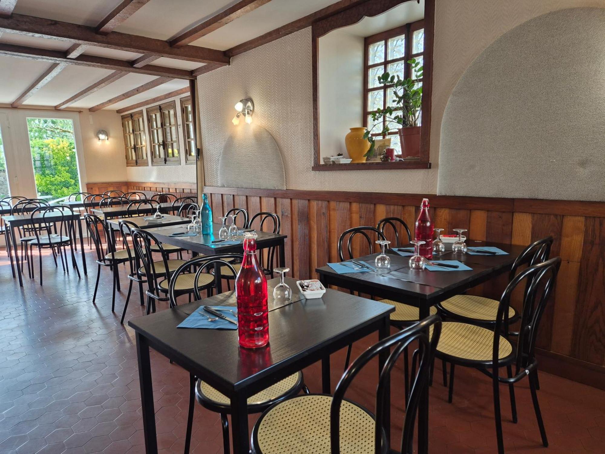 Logis Hotel Restaurant L'Oustal Naves  Exterior photo
