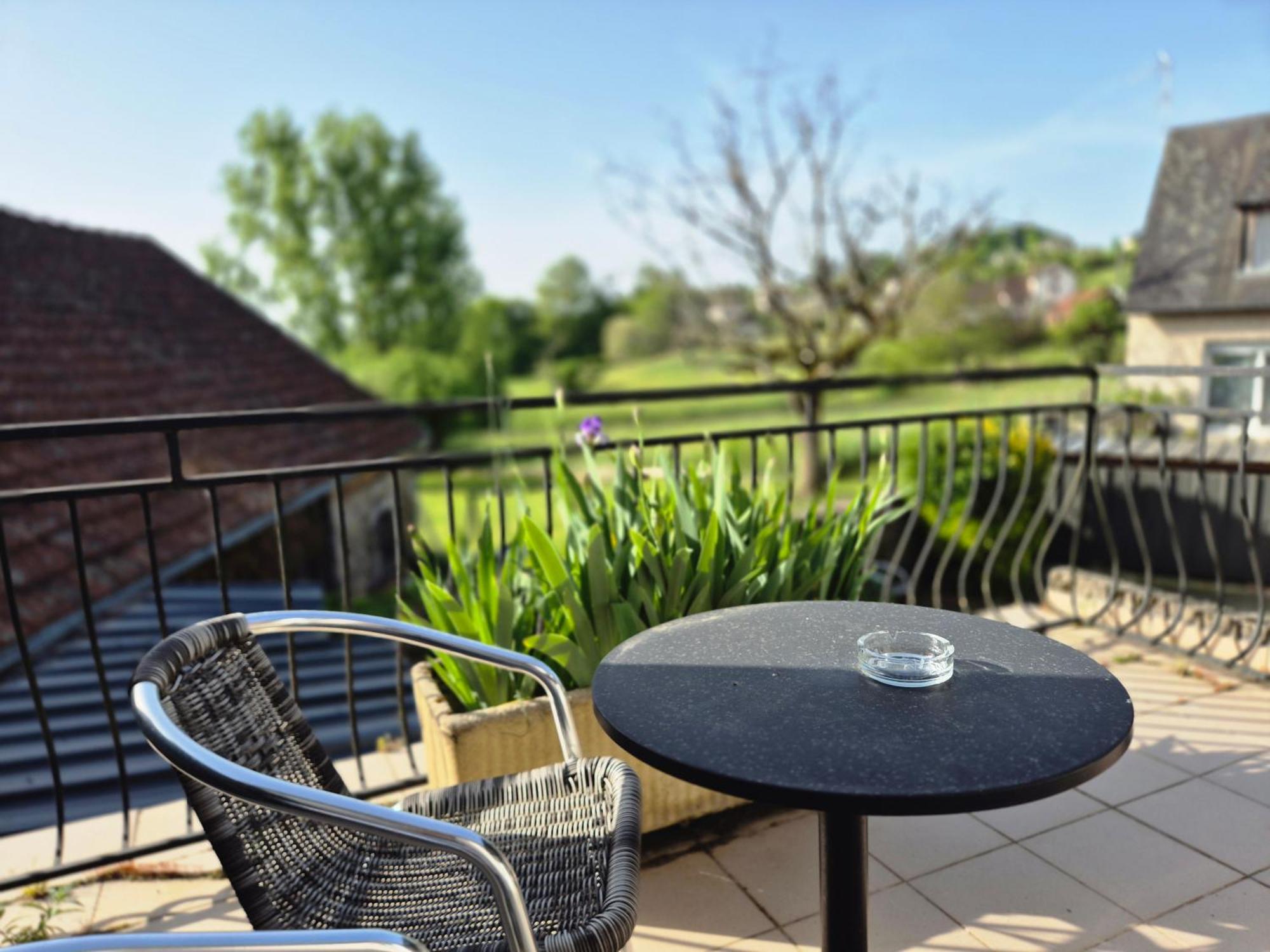 Logis Hotel Restaurant L'Oustal Naves  Exterior photo